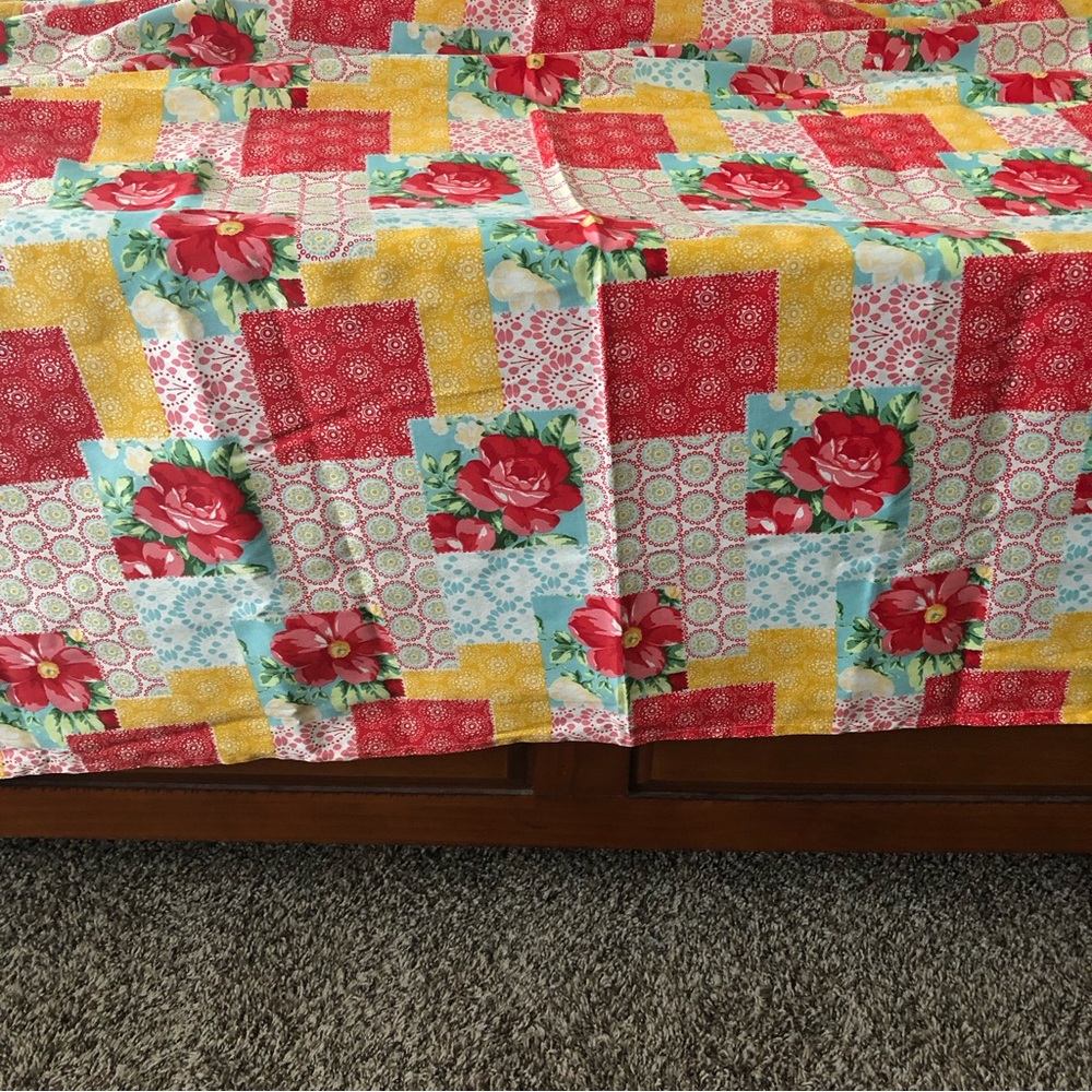 Pioneer Woman Rose Patchwork Tablecloth 60”x84”